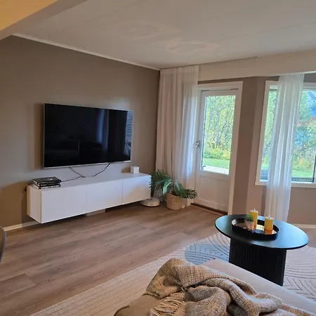 Aurora Escape Arctic For 9 *