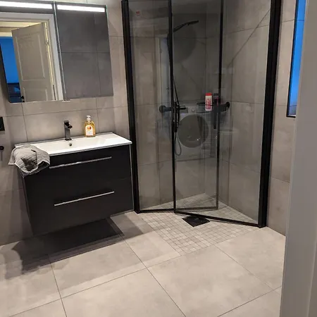 Apartment And Spacious In A Quiet Area *